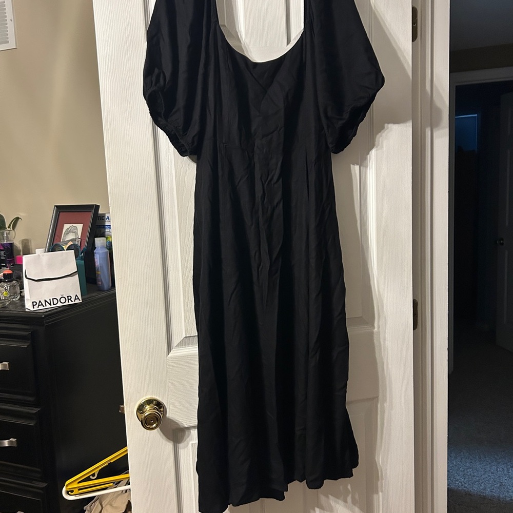 Old Navy Black Puff-Sleeve Midi Dress